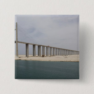 Ägypten, Suez Canal. Friedensbrücke aka Peace Button