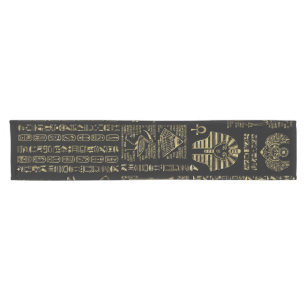 Ägyptische Hieroglyphen und Gottheitsgold auf Kurzer Tischläufer
