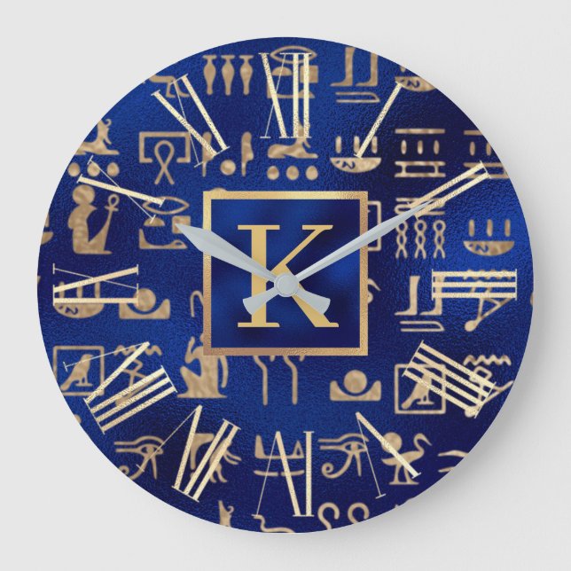 Ägyptische Hieroglyphics aus Gold auf Blue Intial Große Wanduhr (Vorderseite)