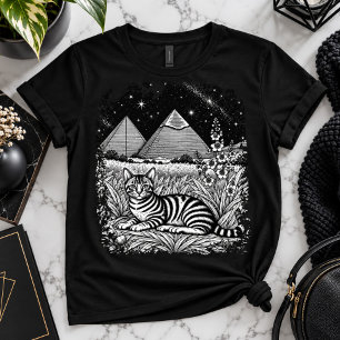 Ägyptische Mau-Katze unter den Pyramiden T-Shirt