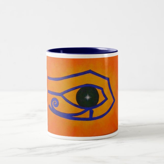 Ägyptisches Auge der Ra-Kaffee-Tasse Zweifarbige Tasse (Mittel)