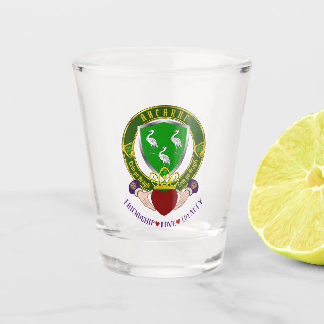 Aherzne Irish Shield & Claddagh Schnapsglas (Vorderseite)
