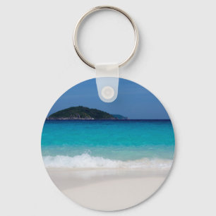 Ähnlicher weißer Sandstrand und türkisblaues Meer Schlüsselanhänger