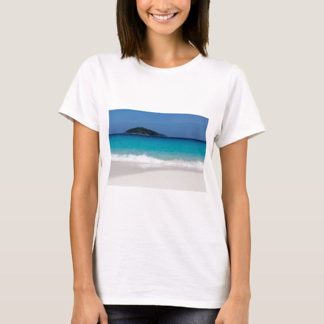 Ähnlicher weißer Sandstrand und türkisblaues Meer T-Shirt (Vorderseite)