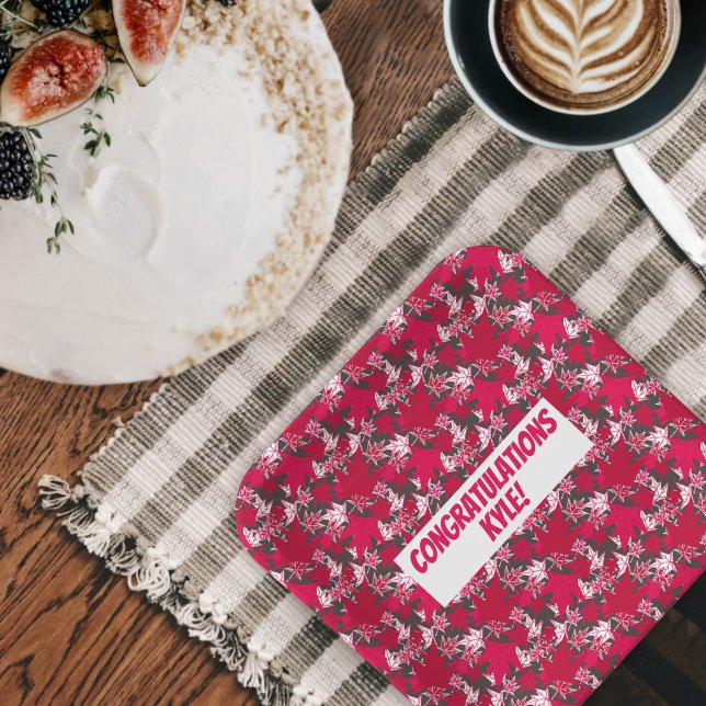 Ahorn-Blätter auf einem Kohlepapier-Hintergrundpap Pappteller (Von Creator hochgeladen)