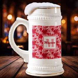 Ahorn-Blätter auf rosa Hintergrund Bierglas