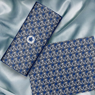 Ahorn Verlasse Blau auf kohlebeständigem Hintergru Seidenpapier