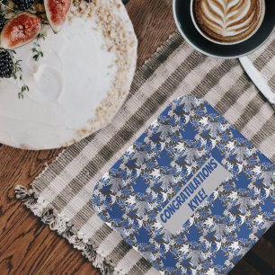 Ahornblätter Blau auf einem Holzkohlehintergrund  Pappteller