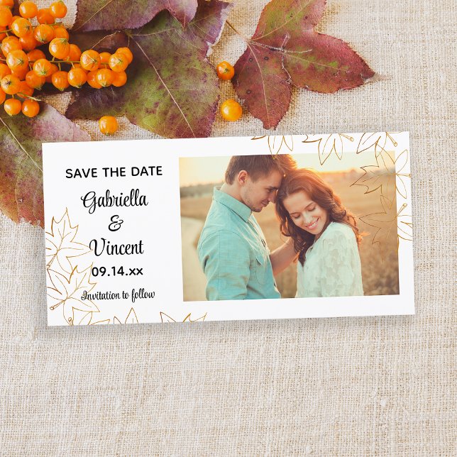 Ahornfußkante Hochzeit Sichern Sie die Datumskarte Save The Date (Fall in love with this autumn save the date photo card.)