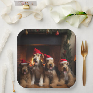 Airedale am Feuerplatz Weihnachten Pappteller