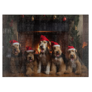 Airedale am Kamin Weihnachten Schneidebrett