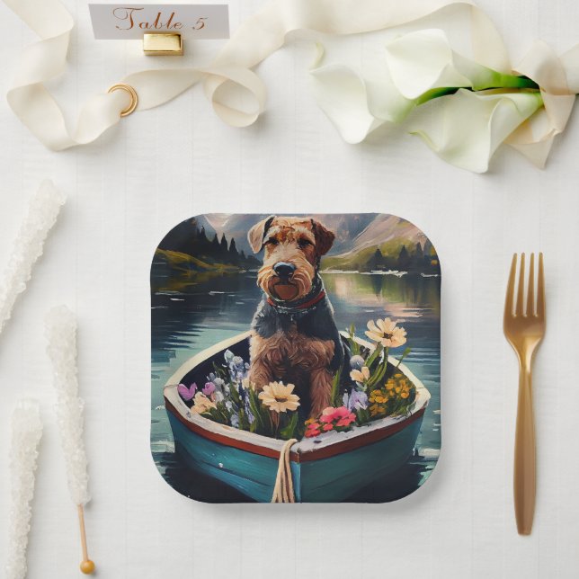 Airedale Dog on a Paddle: Ein Landschaftliches Abe Pappteller (Hochzeit)