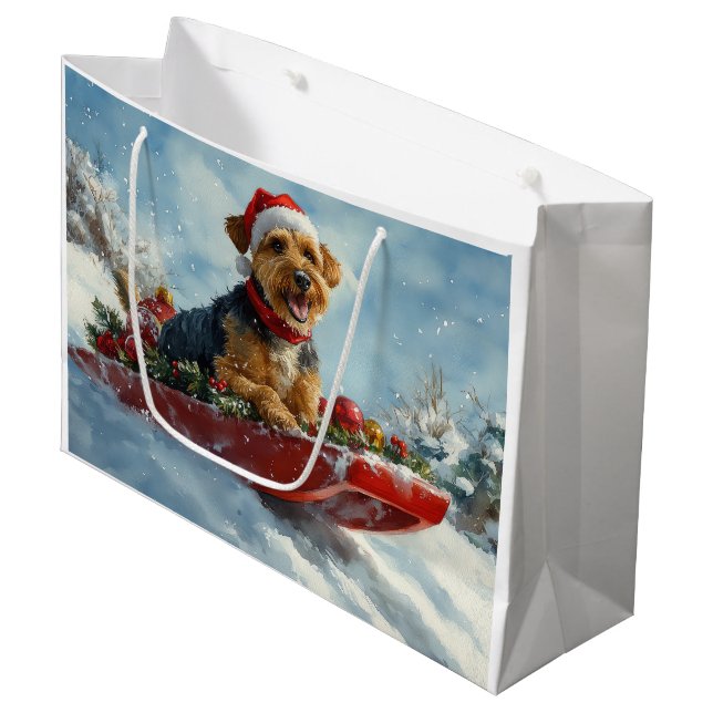 Airedale Hund in Sledge Let it Snow Weihnachten Große Geschenktüte (Vorderseite Schrägansicht)
