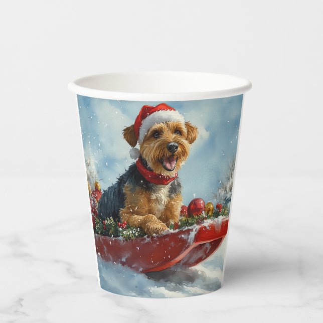 Airedale Hund in Sledge Let it Snow Weihnachten Pappbecher (Vorderseite)