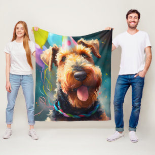 Airedale Hund mit Geburtstagshut und Ballons Fleecedecke