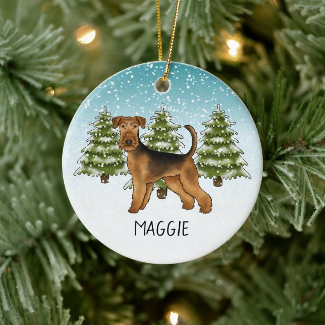 Airedale Terrier Dog Snowy Winterwald und Name Keramik Ornament (Baum)