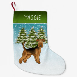 Airedale Terrier Dog Snowy Winterwald und Name Kleiner Weihnachtsstrumpf