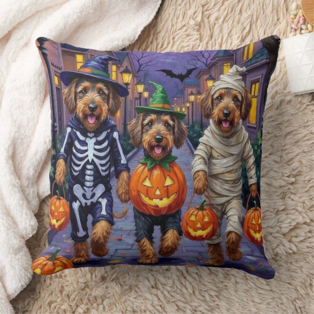 Airedale Terrier Dogs Trick-or-Treating Halloween Kissen (Decke)