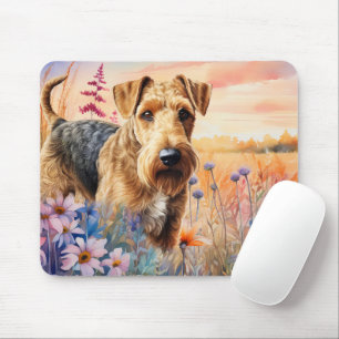 Airedale Terrier Hund auf einer Wildblumenwiese Mousepad