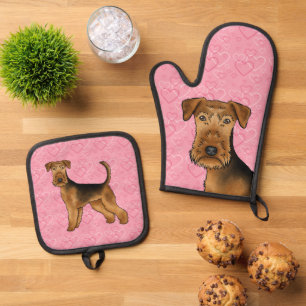 Airedale Terrier Hund Liebe mit rosa Herzmuster Ofenhandschuh & Topflappen-Set