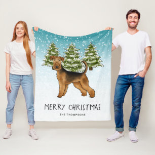 Airedale Terrier Hund Schneeiger Winterwald und Te Fleecedecke