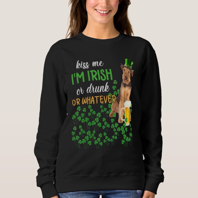 Airedale Terrier Kiss Me Ich bin irisch oder Betru Sweatshirt (Vorderseite)