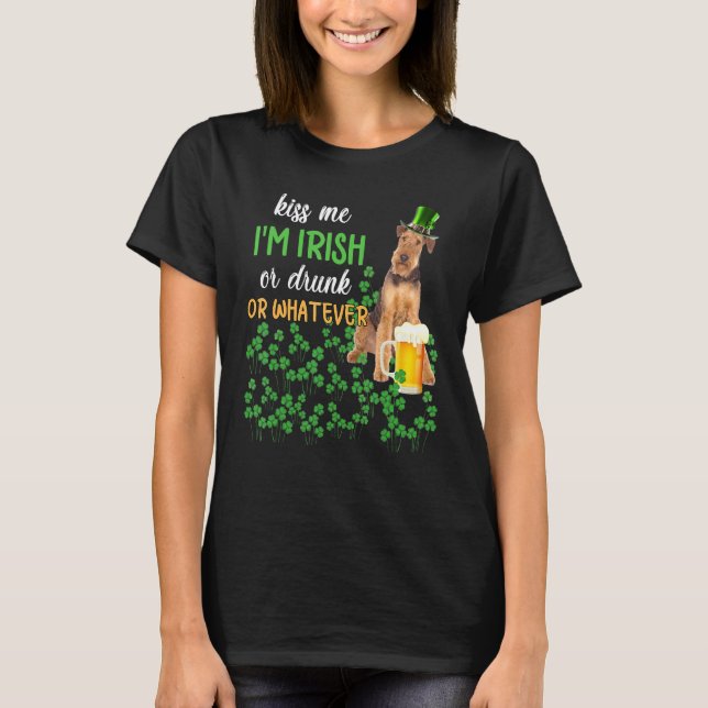 Airedale Terrier Kiss Me Ich bin irisch oder Betru T-Shirt (Vorderseite)
