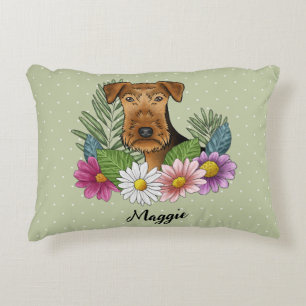 Airedale Terrier mit farbenfrohen Blumen und Namen Dekokissen