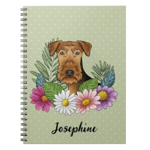 Airedale Terrier mit farbenfrohen Blumen und Namen Notizblock