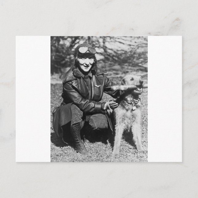 Airedale und Aviatrix, Anfang der 1920er Jahre Postkarte (Vorderseite)