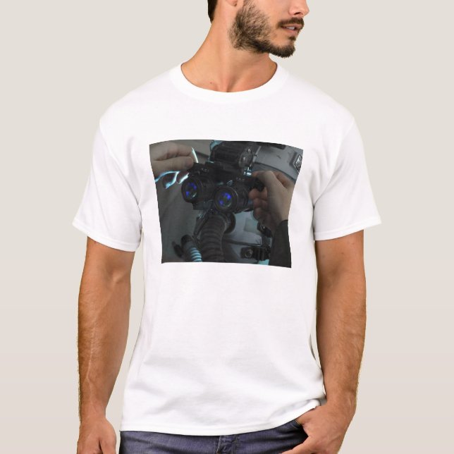 Airman passt die Augenspäne an T-Shirt (Vorderseite)