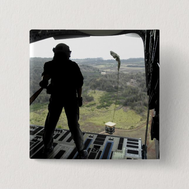 Airman sieht sich einen Bundle-Fall an Button (Vorderseite)