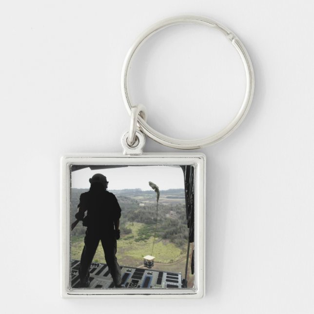 Airman sieht sich einen Bundle-Fall an Schlüsselanhänger (Vorne)