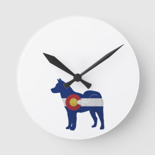 Akita Dog Breed Silhouette Colorado Flag Runde Wanduhr
