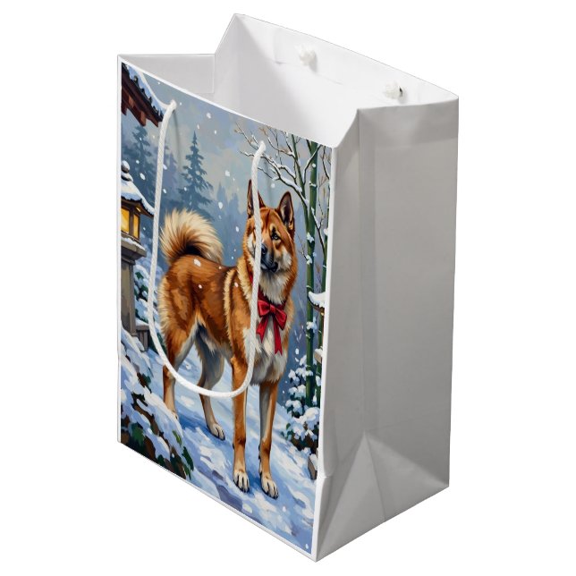 Akita Dog Serene Japanese Winter Christmas Mittlere Geschenktüte (Vorderseite Schrägansicht)