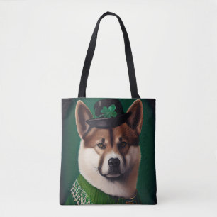 Akita-Hund in St. Patrick's Day Kostüm