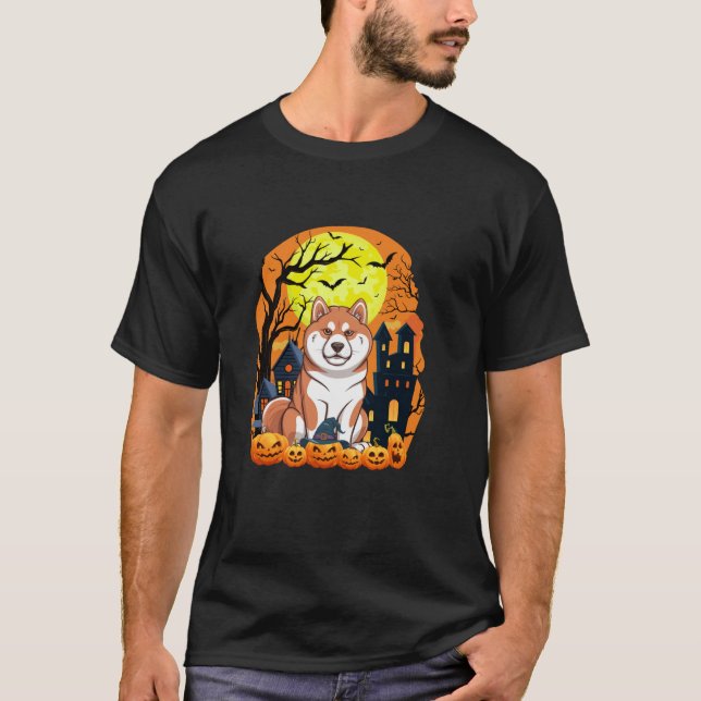 Akita Inu Hund mit Pumpkins Beängstigendes Hallowe T-Shirt (Vorderseite)
