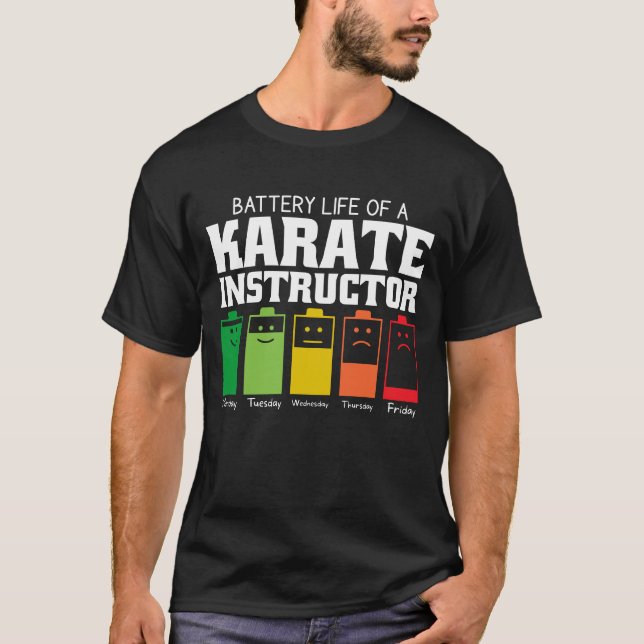 Akkulaufzeit eines Karate-Instruktors T-Shirt (Vorderseite)
