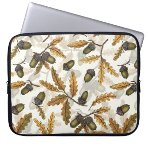 Akne und Blätter aus Eiche auf weiß Laptopschutzhülle
