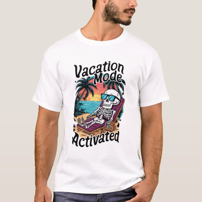 Aktivierter Urlaubsmodus Skeletton Beach Design T-Shirt (Vorderseite)