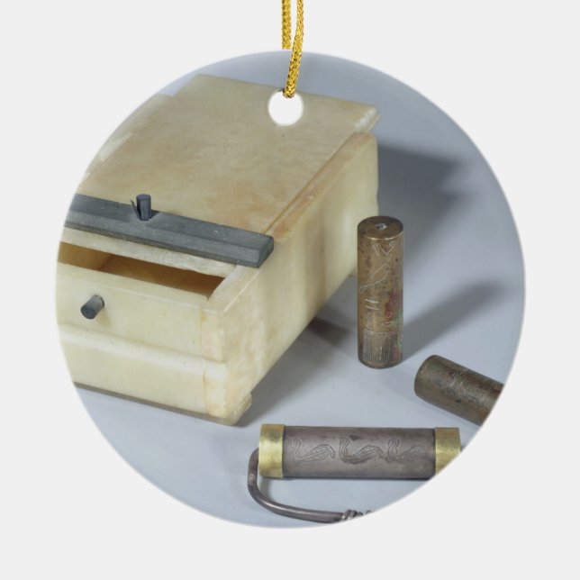 Alabasterkasten- und -bronze- und keramikornament (Vorne)