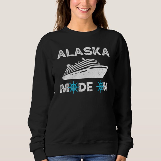 Alaska Cruise Mode On Alaskan Trip Family Friend V Sweatshirt (Vorderseite)