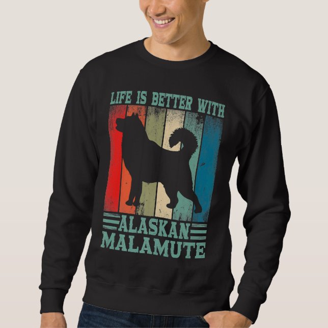 Alaska Malamute Dog  With An Alaskan Malamute Sweatshirt (Vorderseite)