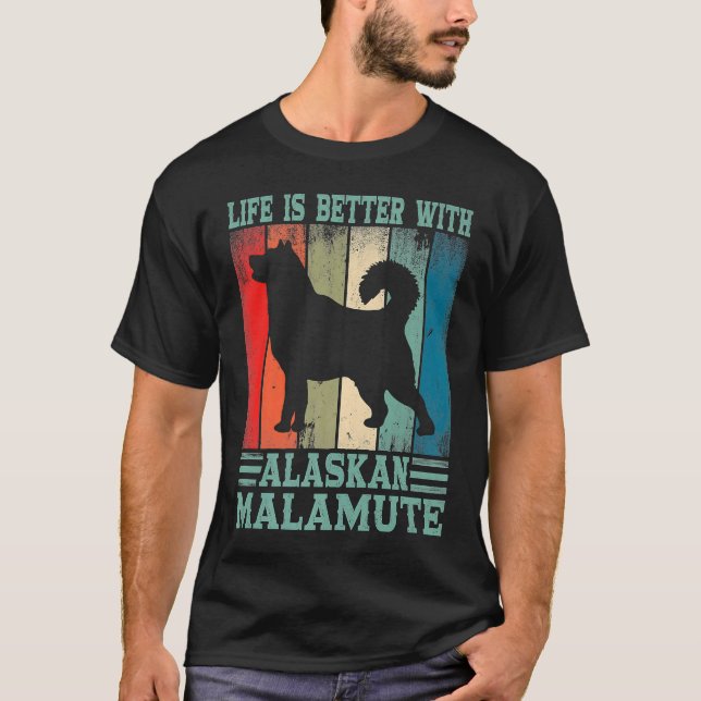 Alaska Malamute Dog  With An Alaskan Malamute T-Shirt (Vorderseite)