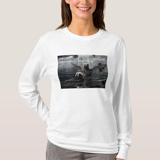 Alaska Tufted Puffins T-Shirt (Vorderseite)