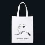 Alaska Wedding Welcome Bag Tasche, Zielkarte Wiederverwendbare Einkaufstasche<br><div class="desc">Begrüßungsgeschenktasche mit Kartengrafik. Ihre Gäste werden in ihrem Hotel einchecken und diese Tasche mit den Leckereien,  die sie erwarten,  finden. Sie können das Herz mit der Funktion "Weiter anpassen" an den Ort Ihres großen Tages positionieren.</div>