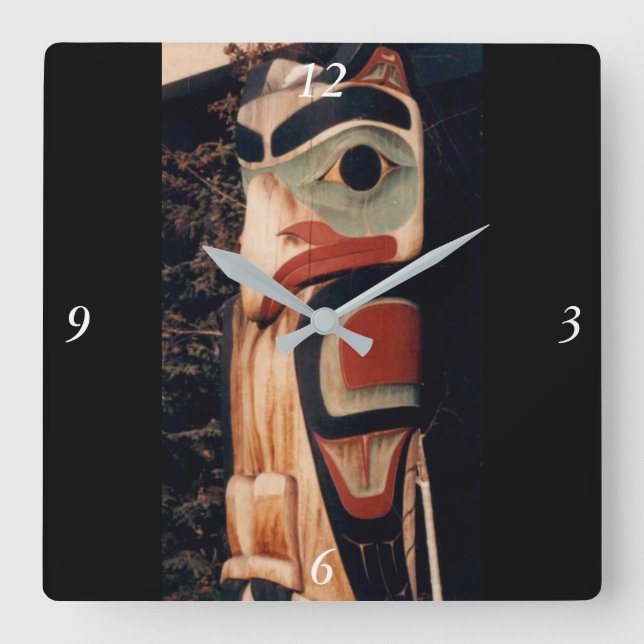 Alaska Wood Carving Südost Totem Pole Extravagant Quadratische Wanduhr (Vorderseite)