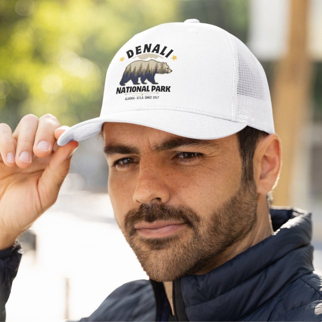 Alaskan Forests of Denali National Park Truckerkappe (Von Creator hochgeladen)