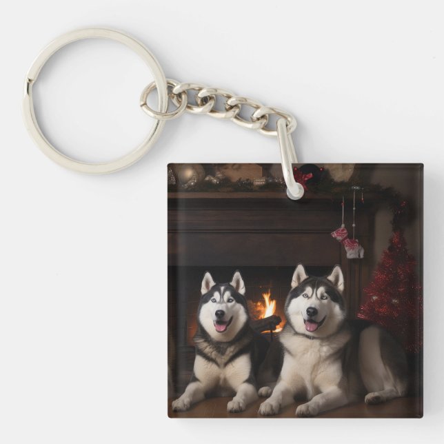 Alaskan Malamute am Feuerplatz Weihnachten Schlüsselanhänger (Vorderseite)