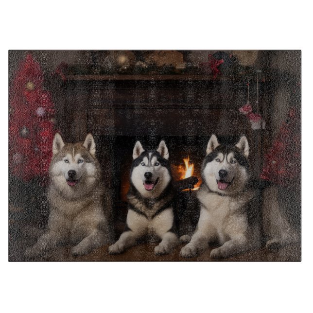 Alaskan Malamute am Feuerplatz Weihnachten Schneidebrett (Vorderseite)